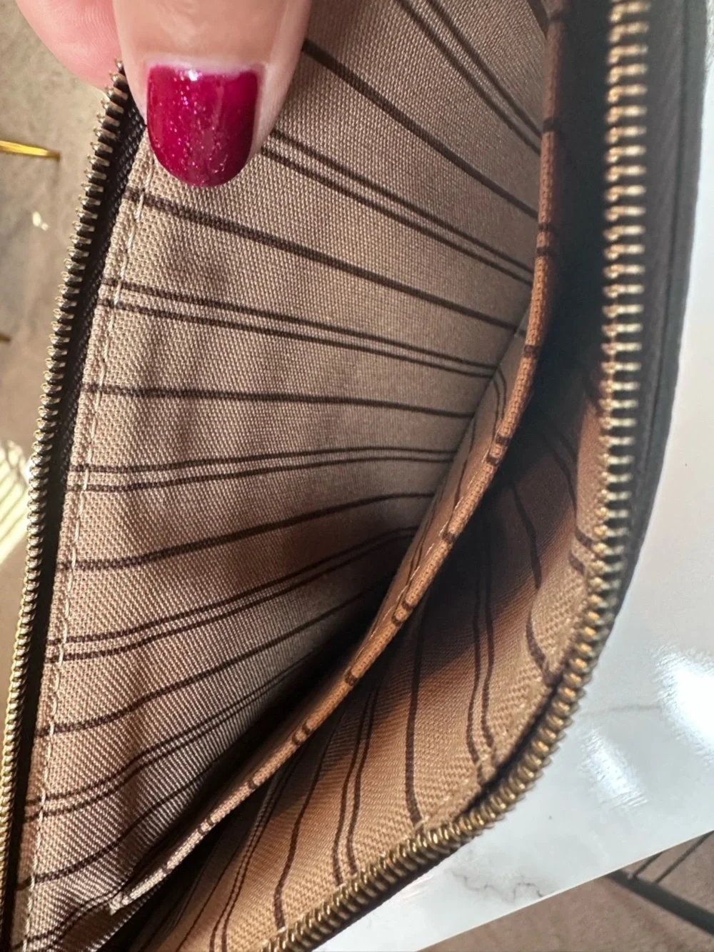 Louis Vuitton MM Neverfull Pochette